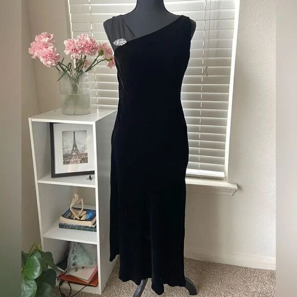 Lafayette 148 NY Black Velvet Maxi Dress Sz 4 with Brooch Christmas New Year - Picture 4 of 11